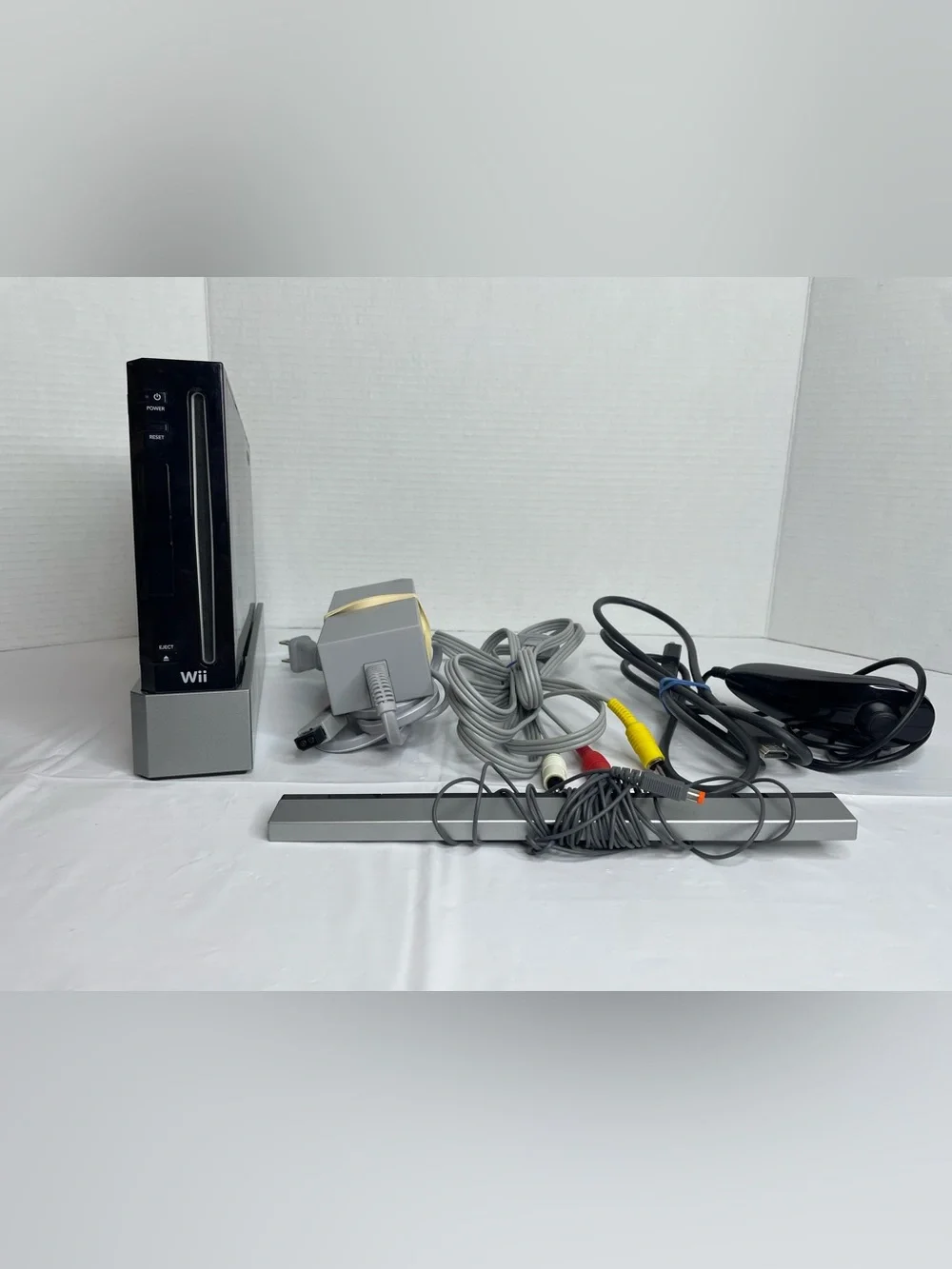 Nintendo Wii Console Bundle in Black and Silver